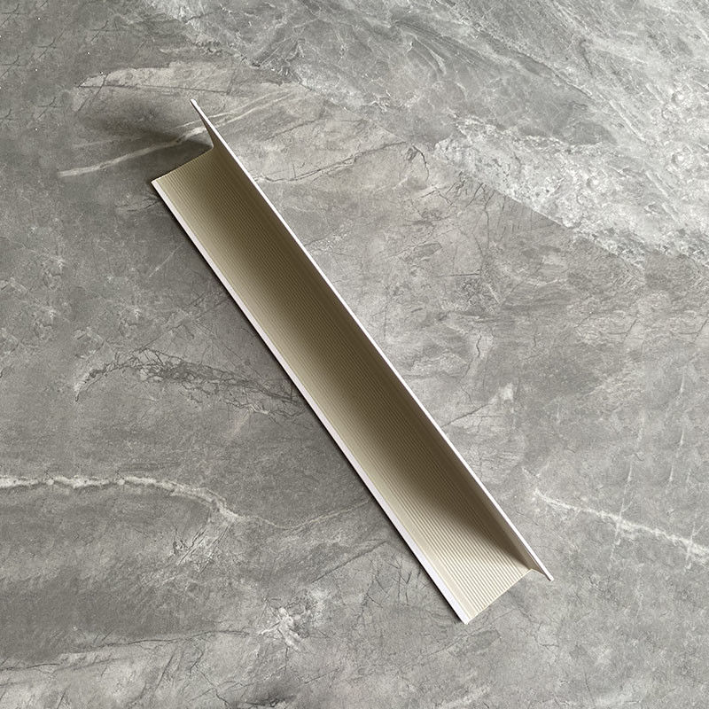 Mudah Untuk Menginstal Pelindung Sudut Dinding PVC Permukaan Halus 55 * 55mm